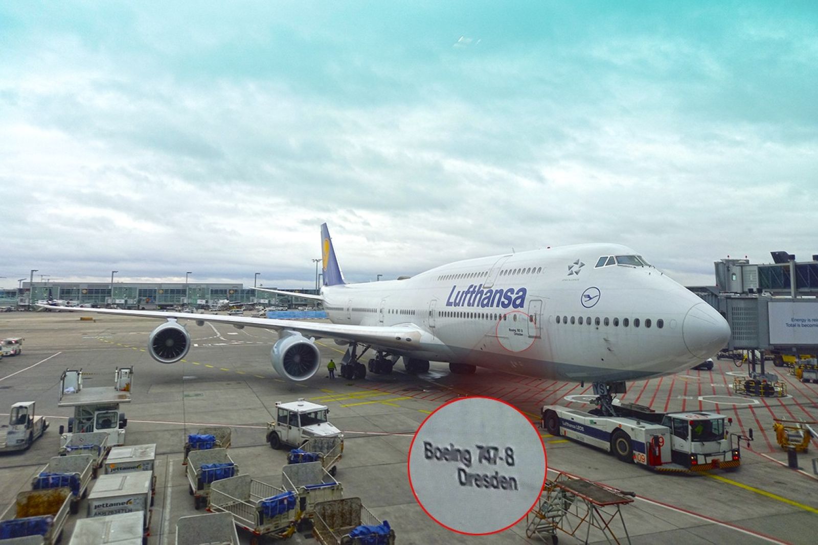 Heimatliche Wohlfühlatmosphäre beim Rückflug mit der Lufthansa 747-800 getauft auf den Namen „Dresden“