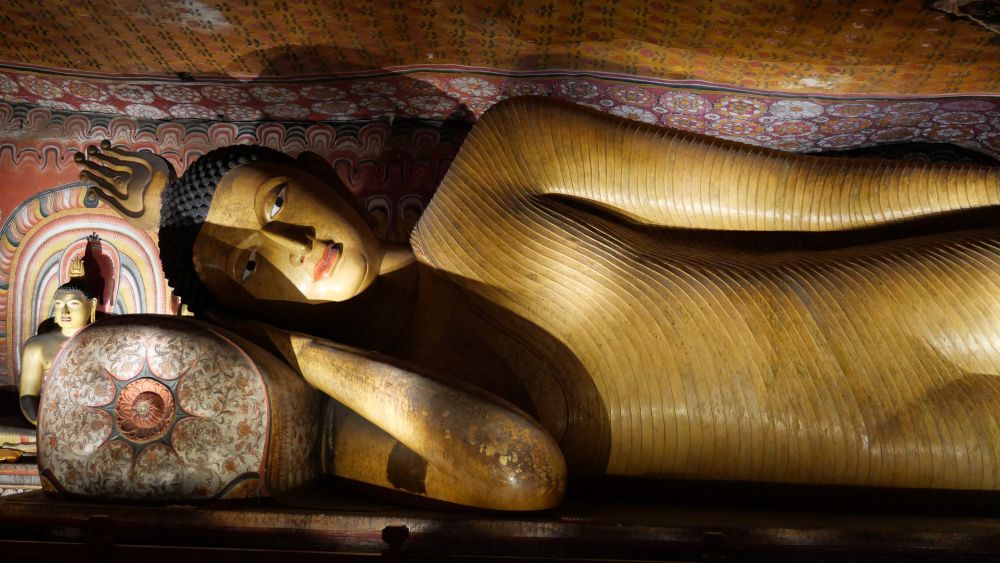 Schalfender Buddha in dem Höhlentempel in Dambulla 