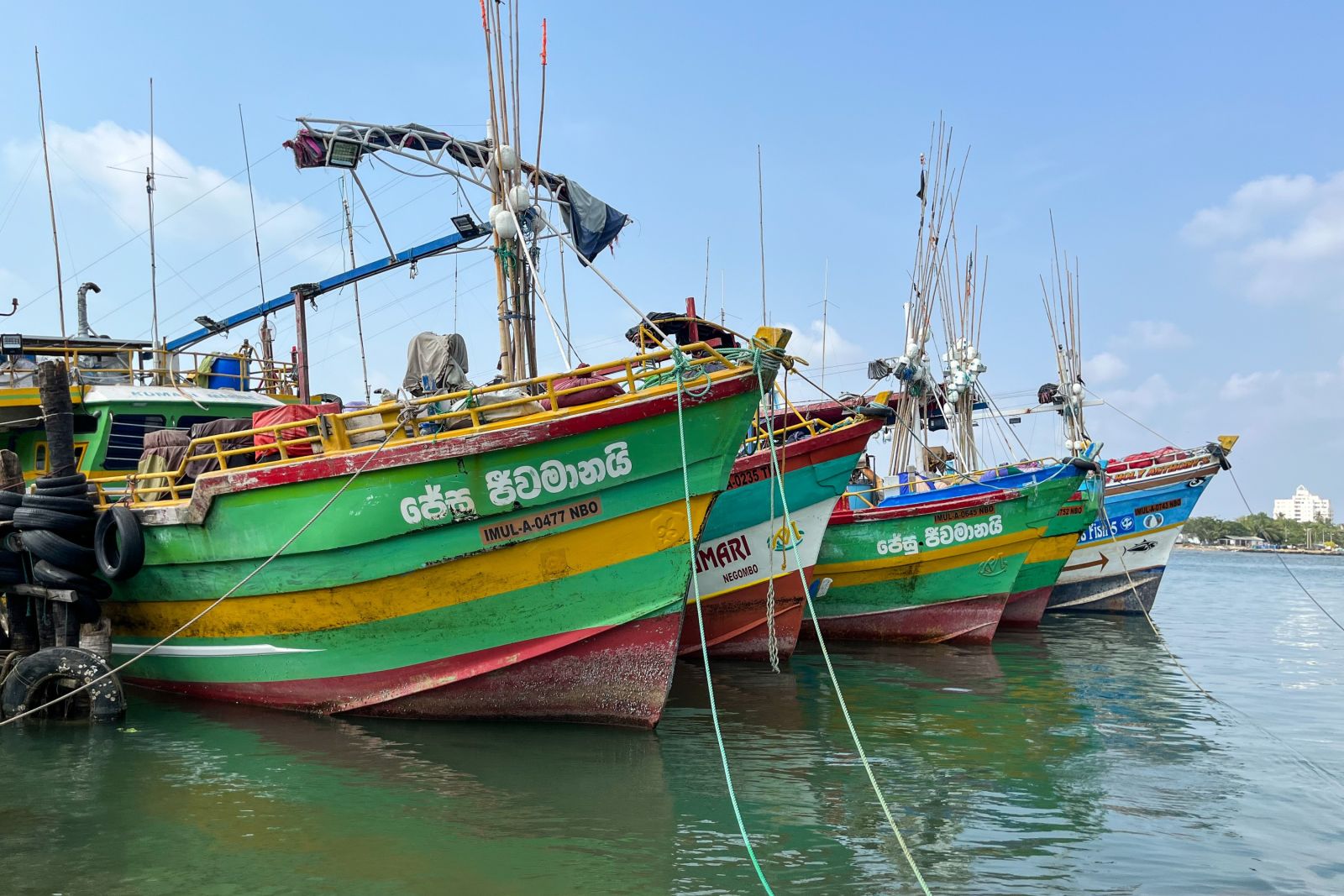 Fischerboote an der Südküste Sri Lankas