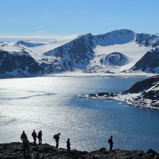 Wanderung zu einem Gipfel in Nordspitzbergen