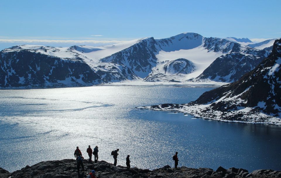 Wanderung zu einem Gipfel in Nordspitzbergen