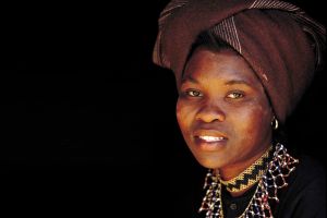 Zulu-Frau mit traditionellem Halsschmuck