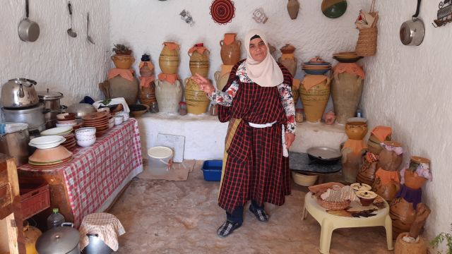 Traditionelle Frau aus dem Berberort Matmata