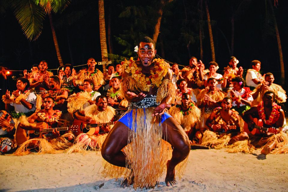 Fijianischer Meke-Tanz am Abend