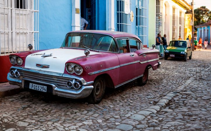 Oldtimer in Cienfuegos, Kuba © Diamir