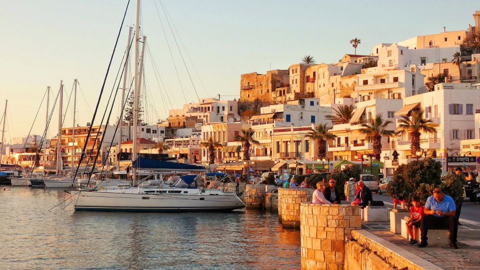 Am Hafen von Naxos-Stadt in Griechenland