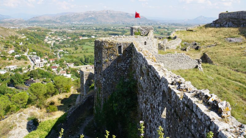 Die Rozafa-Festung oberhalb von Shkodra © Diamir