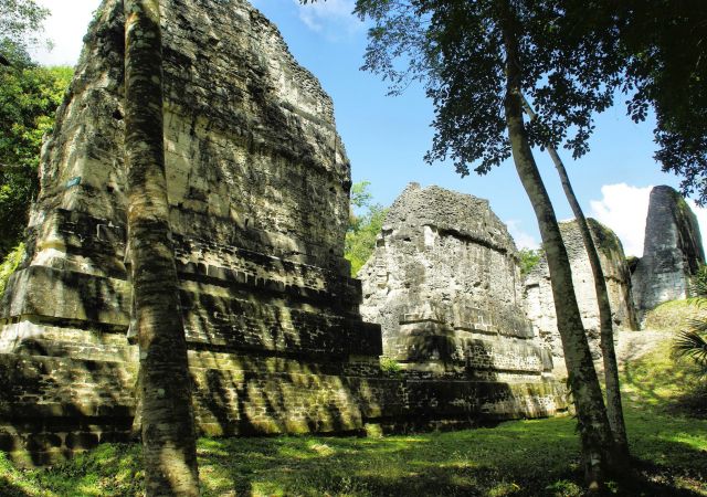 Mächtige Maya-Ruinen in Tikal im Tiefland von Petén, Guatemala