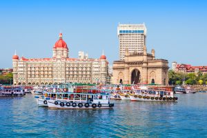 Blick auf das Taj Mahal Hotel und Gateway of India. Gateway of India ist eines der Wahrzeichen Indiens.