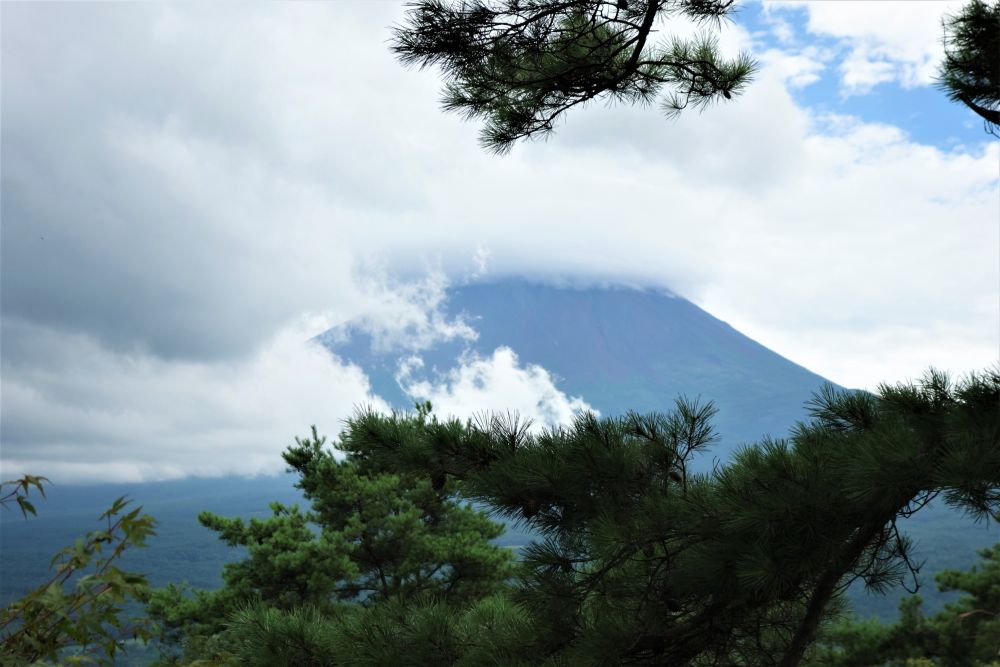 Der Fuji mit leichter Bewölkung