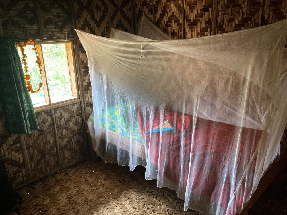 Einzelzimmer und Bett in Papua-Neuguinea