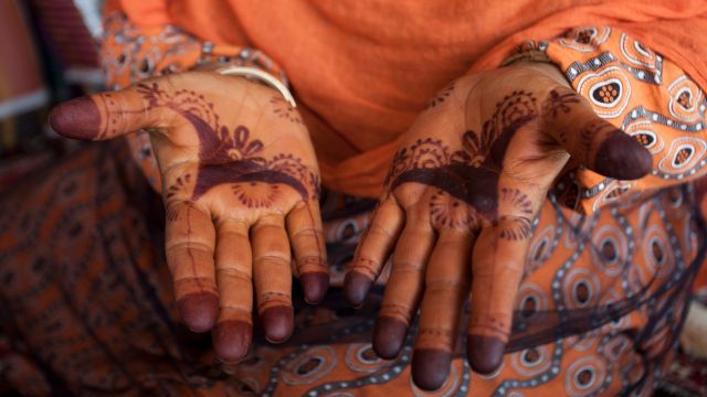 Beduinen-Frau mit Henna