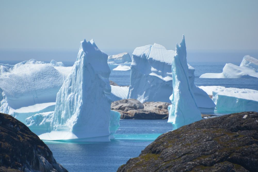 Riesige Eisberge vor der Küste