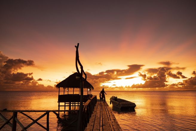 Sonnenuntergang auf dem Fakarava-Atoll in Französisch-Polynesien