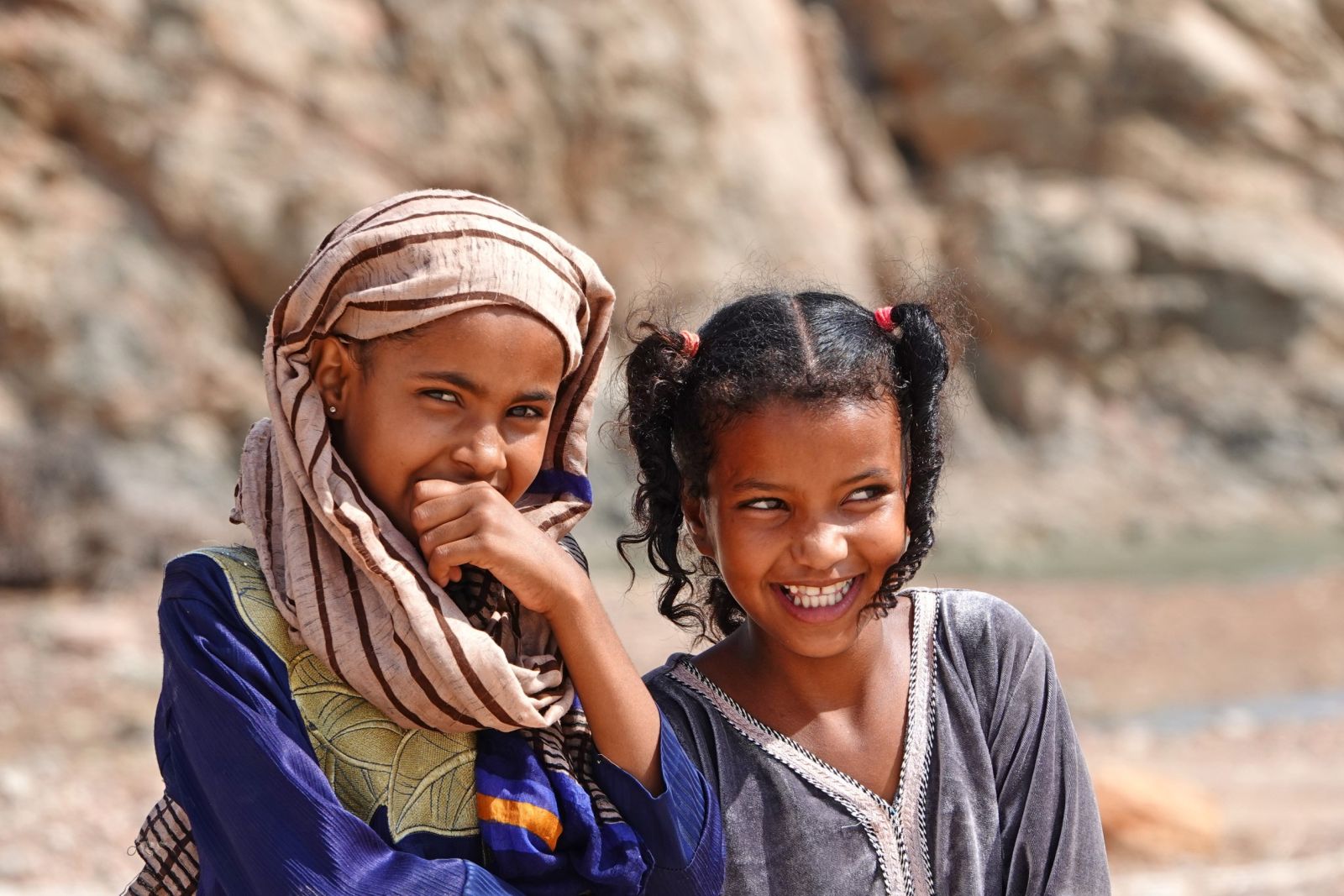 Fröhliche Kinder in Qaria