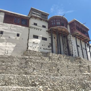 Schwalbennestveranden am UNESCO-Welkuturerbe Fort Baltit