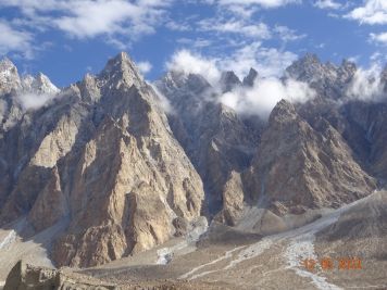 Cathedral Peaks mit Tupopdan Peak im Karakorum