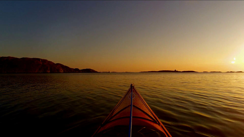 Dem Sonnenuntergang entgegen - unterwegs mit dem Seekajak in Schweden
