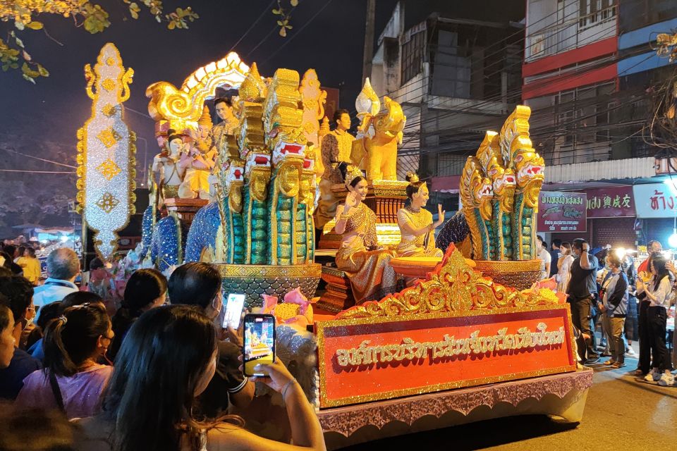 Parade zum Vollmondfest Loy Kratong in Chaing Mai