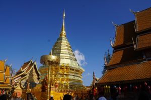 Wat Phra That Doi Suthep - das Wahrzeichen Chiang Mais mit seinem riesigen vergoldeten Chedi