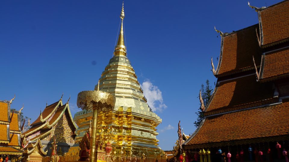 Wat Phra That Doi Suthep - das Wahrzeichen Chiang Mais mit seinem riesigen vergoldeten Chedi