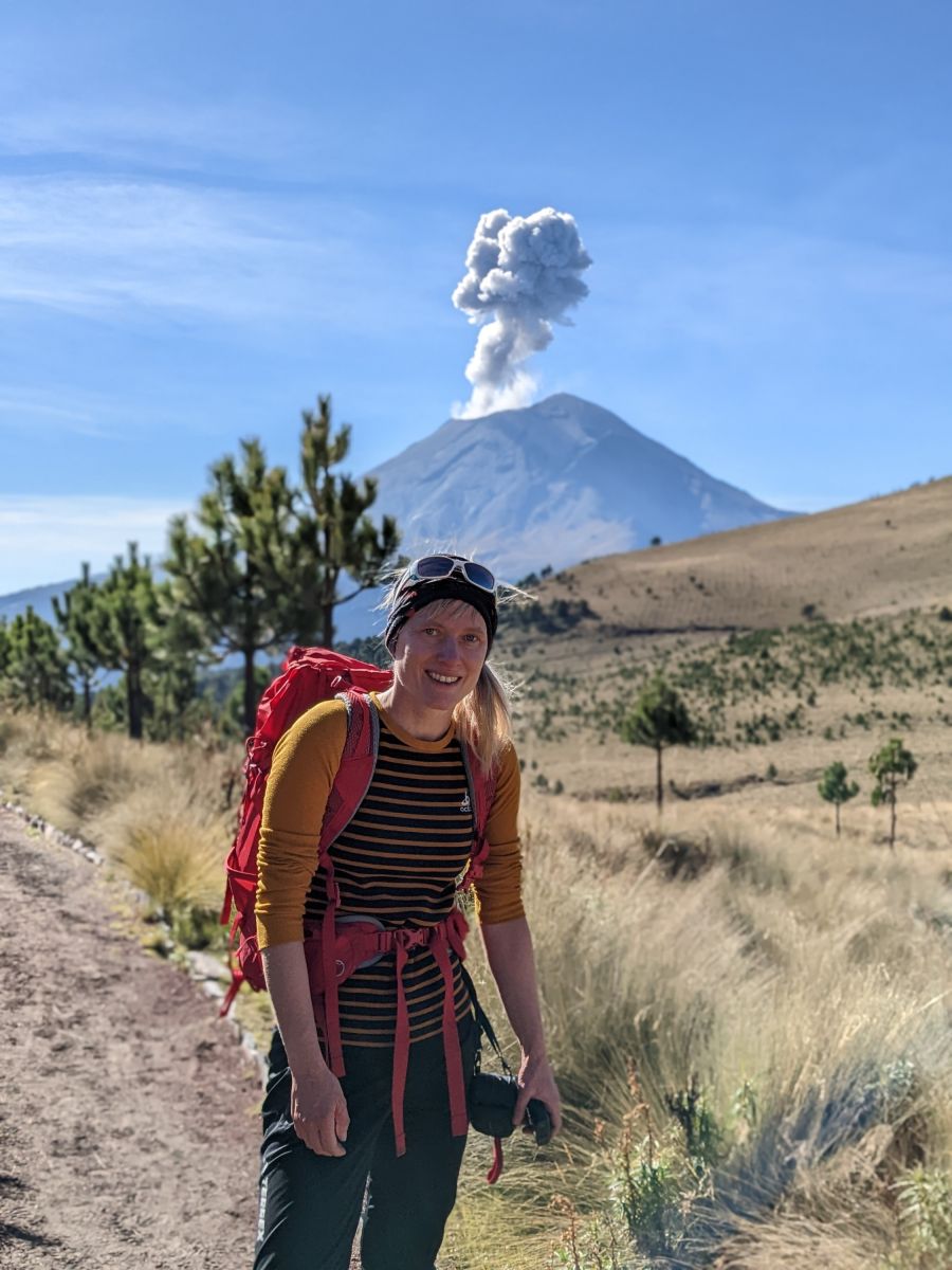 Akklimatisierungstour – Im Hintergrund der Vulkan Popocatepetl