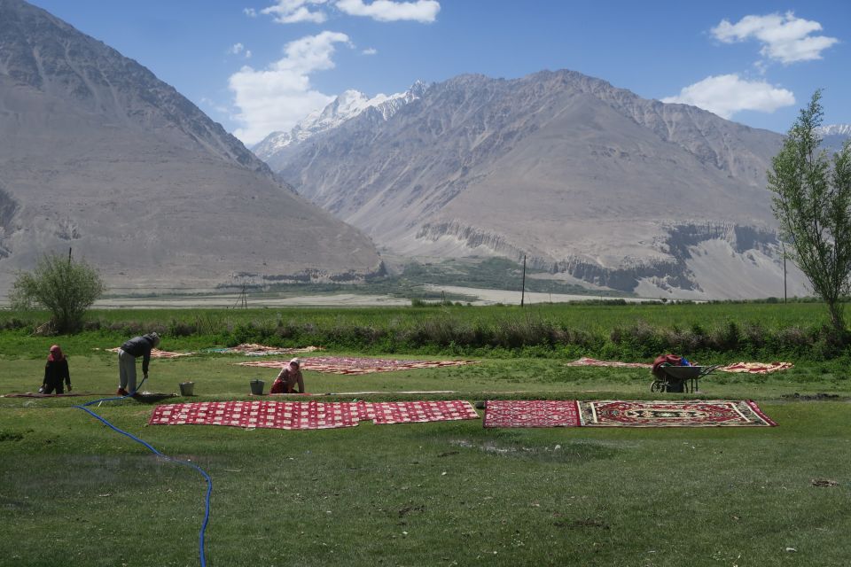 Teppichwäsche im Wakhankorridor