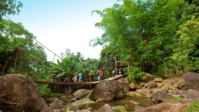 Wanderung zum Durian-Perangin-Wasserfall auf Langkawi