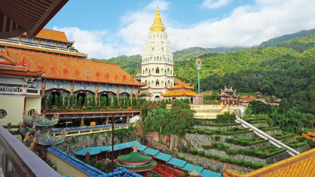 Blick auf den fantastischen Kek-Lok-Si-Tempel - eine chinesisch-buddhistische Kultstätte in Air Itam, einem Vorort von George Town auf der Insel Penang