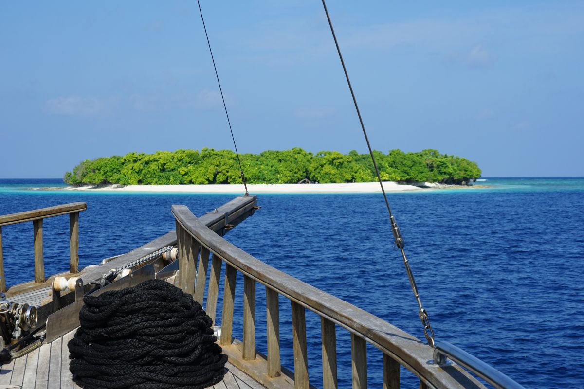 Blick auf eine der unzähligen Trauminseln der Malediven