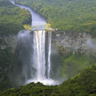 Kaieteur-Wasserfälle des Potaro-Flusses in Guyana