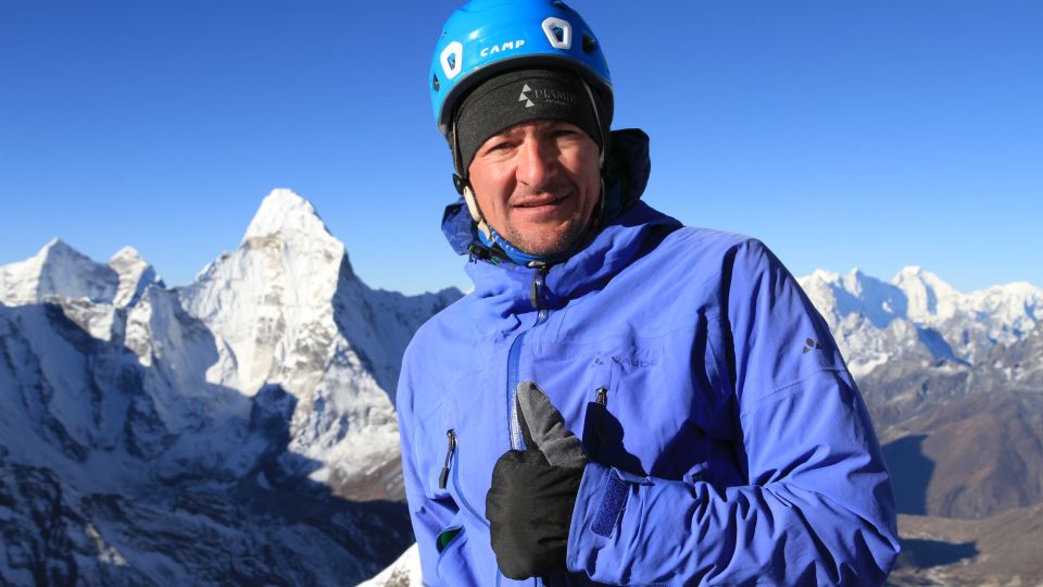 DIAMIR-Geschäftsführer Markus Walter auf dem Gipfel des Island Peak