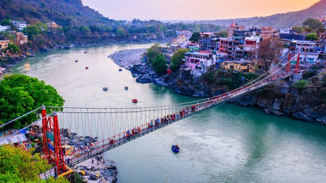 Lakshman Jhula Hängebrücke über den Ganges in Rishikesh