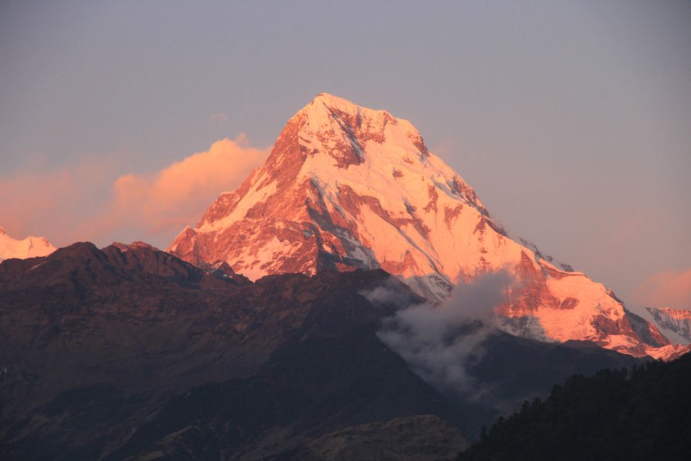 Spektakulärer Sonnenuntergang am Annapurna Südgipfel (7219m)