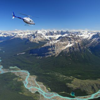 Helikopter über den Rocky Mountains