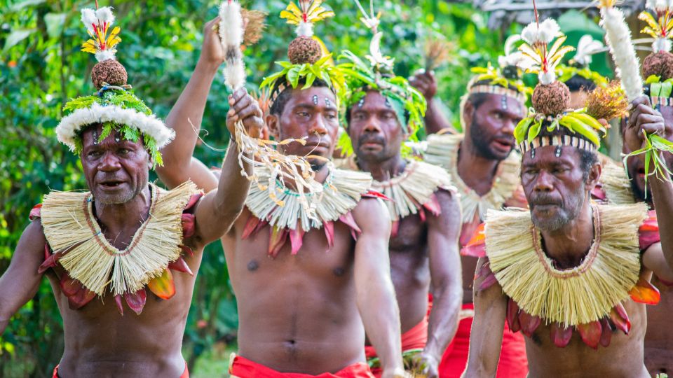 Toloi Dancer beim Rabaul Mask Festival