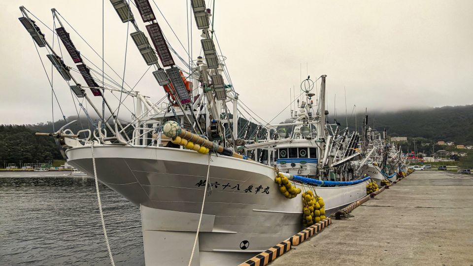 Fischerboote im Hafen von Kesennuma