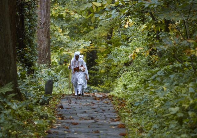 Yamabushi-Mönche pilgern im grünen Herzen Yamagatas