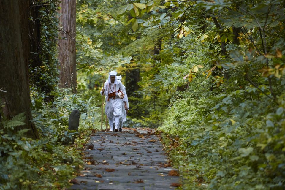 Yamabushi-Mönche pilgern im grünen Herzen Yamagatas