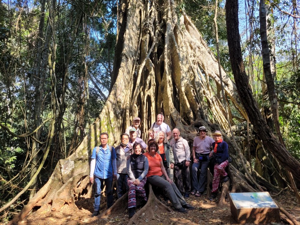 Die Reisegruppe auf einer Wanderung durch den Khao-Yai-Nationalpark