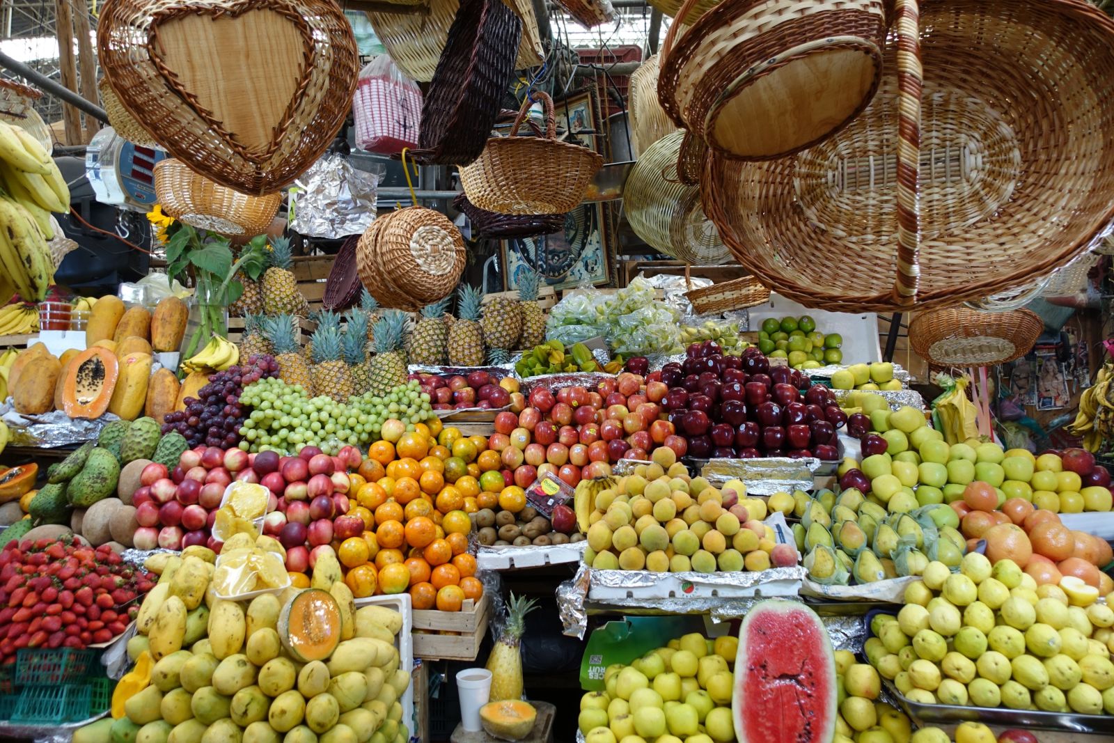 Obstvielfalt auf dem lokalen Markt in Tlaxcala