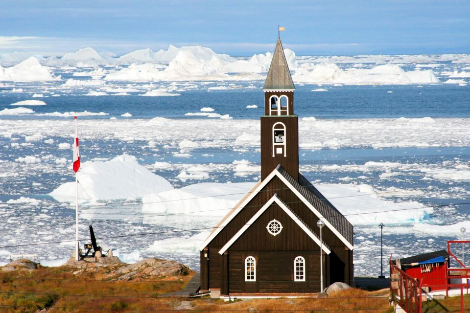 Kirche von Ilulissat im Sonnenschein