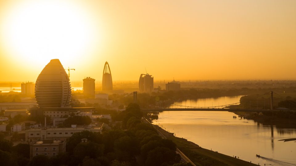 Blick auf den Sonnenuntergang am Nil