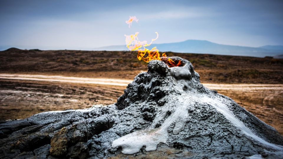 Brennendes Gas in den Schlammvulkanen von Gobustan