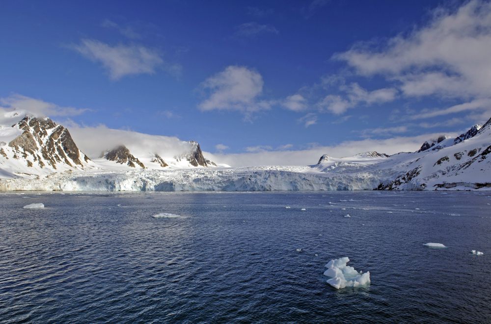 Blick auf den Gletscher am Ende des Fuglefjords