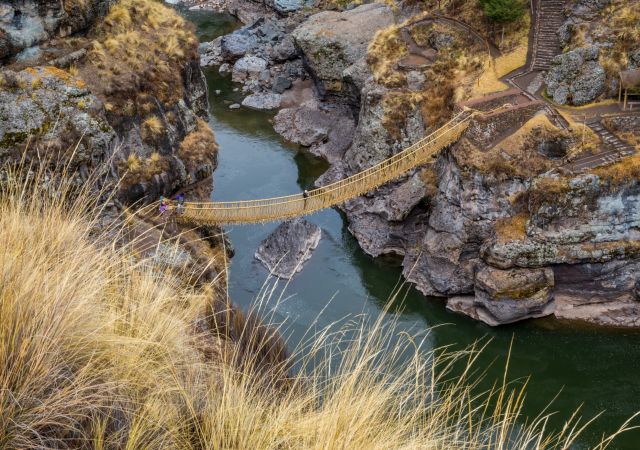 Inka-Qeswachaka-Brücke aus Gras