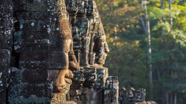 Steingesicher des Tempels Bayon in  Angkor