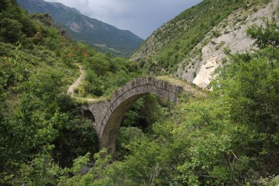 Steinbrücke bei Limar