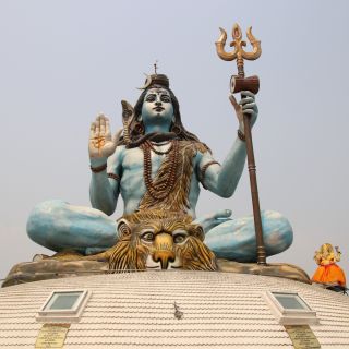 Shiva-Statue bei Pumdikot in Nepal