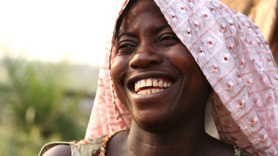 Lachende Frau in Liberia